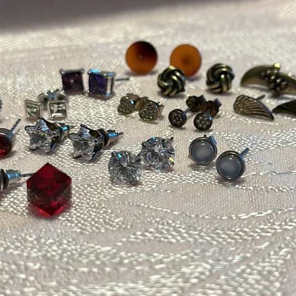 bundle lot 15 small stud/post earrings vintage and modern variety - Picture 4 of 6